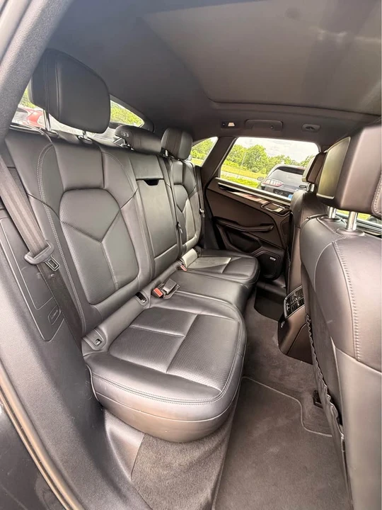 2020 Porsche Macan - Image 13 of 19