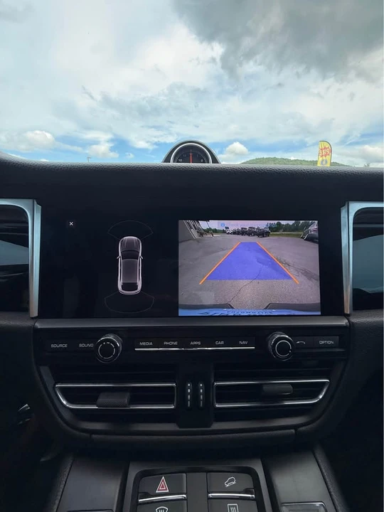 2020 Porsche Macan - Image 17 of 19