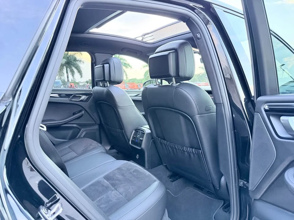 2020 Porsche Macan - Image 14 of 20