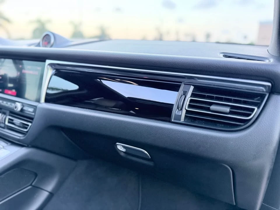 2020 Porsche Macan - Image 19 of 20