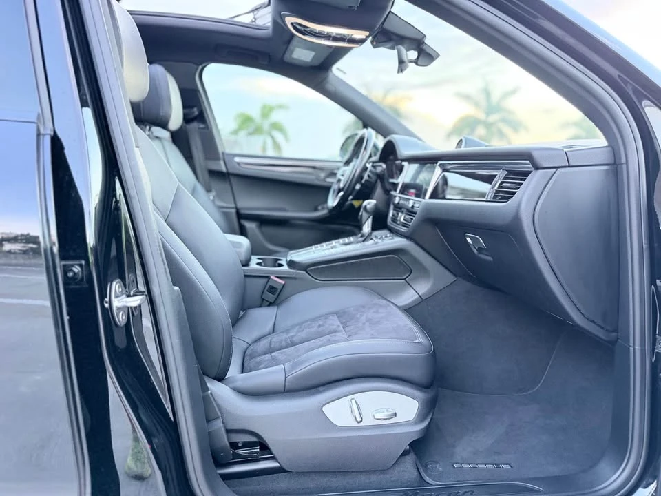 2020 Porsche Macan - Image 16 of 20
