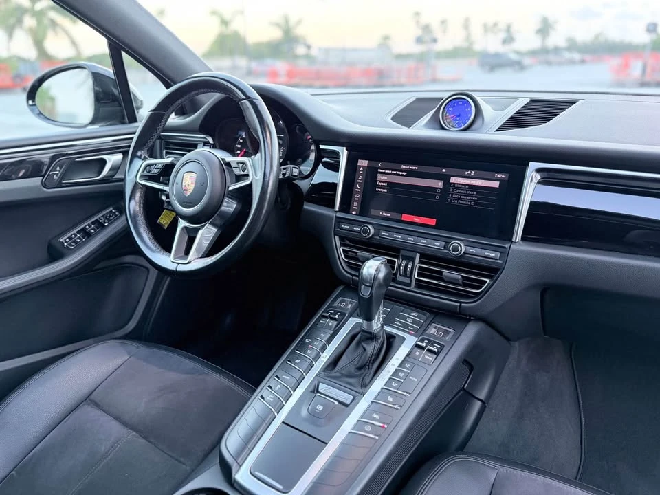 2020 Porsche Macan - Image 17 of 20