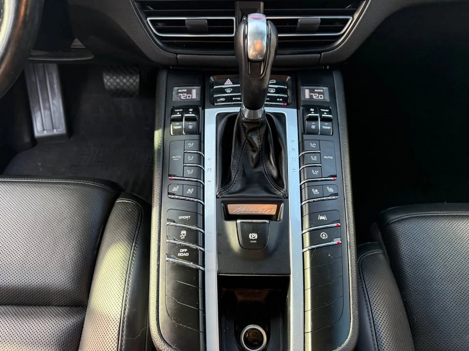2020 Porsche Macan - Image 9 of 11