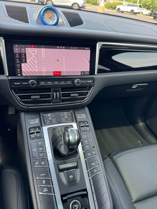 2020 Porsche Macan - Image 17 of 18