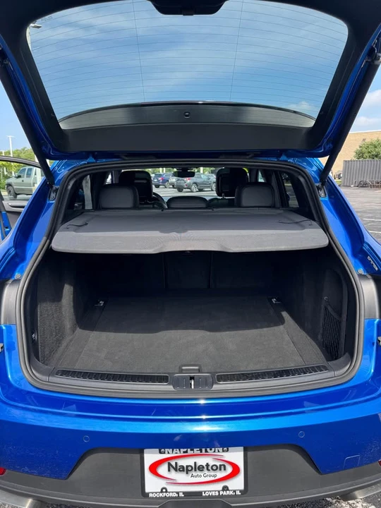 2020 Porsche Macan - Image 16 of 18