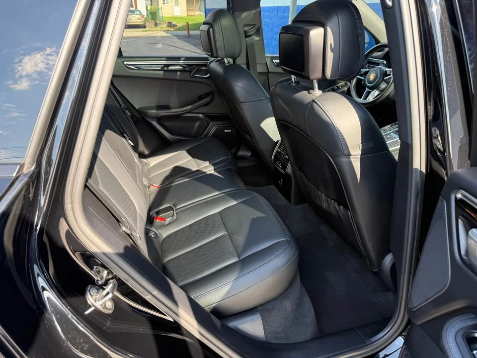 2020 Porsche Macan - Image 17 of 19