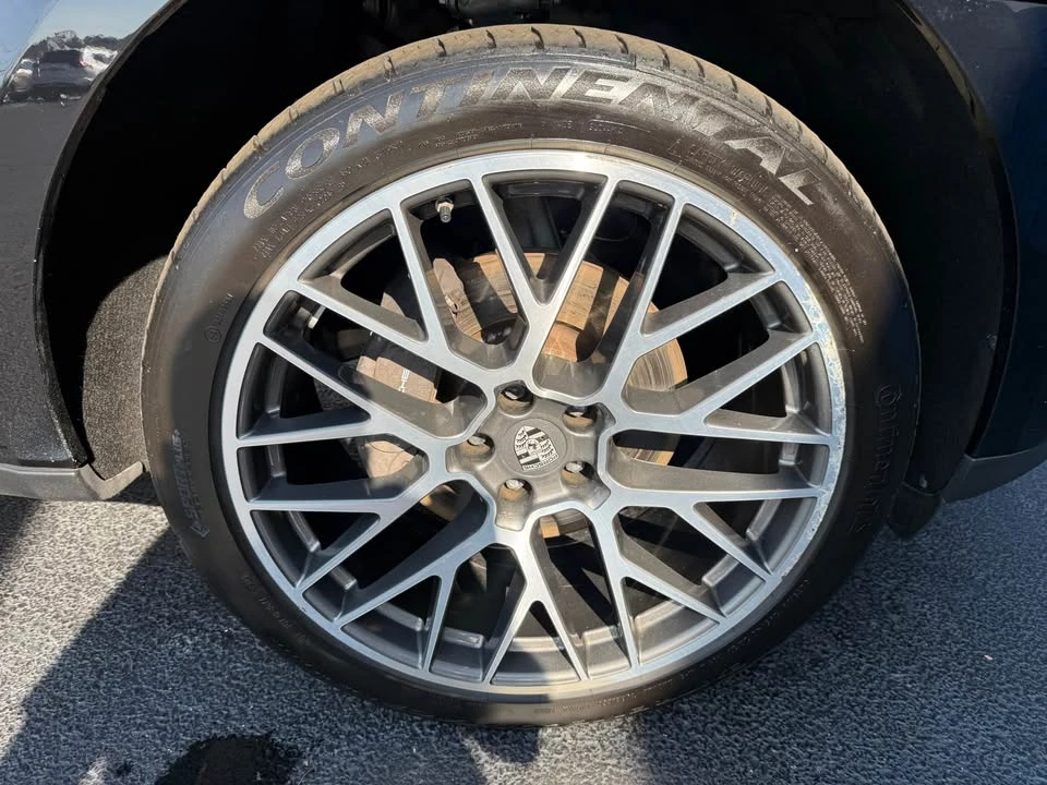 2020 Porsche Macan - Image 18 of 19