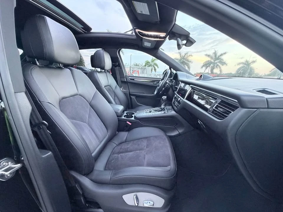 2020 Porsche Macan - Image 19 of 20