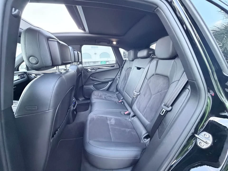 2020 Porsche Macan - Image 15 of 20