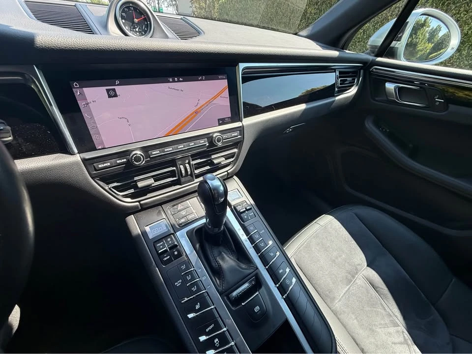 2020 Porsche Macan - Image 9 of 10
