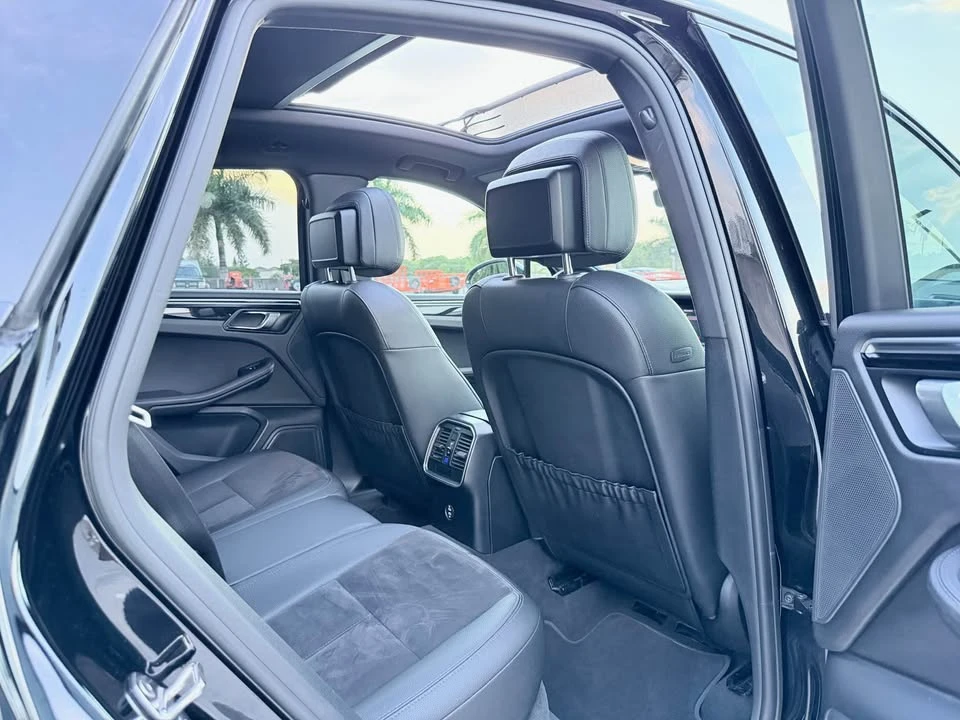 2020 Porsche Macan - Image 18 of 20