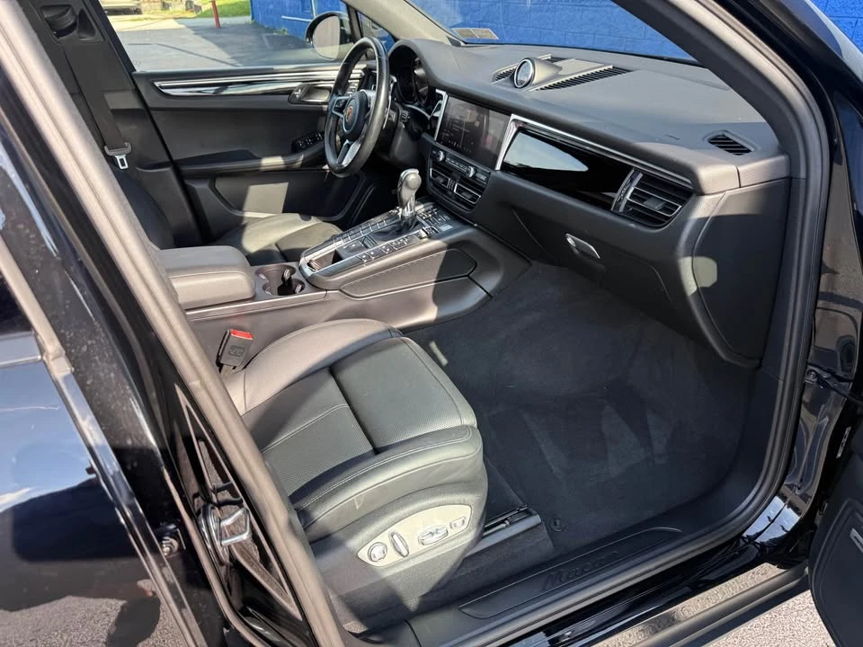 2020 Porsche Macan - Image 16 of 19