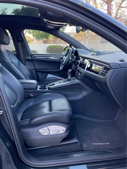 2020 Porsche Macan - Image 15 of 16