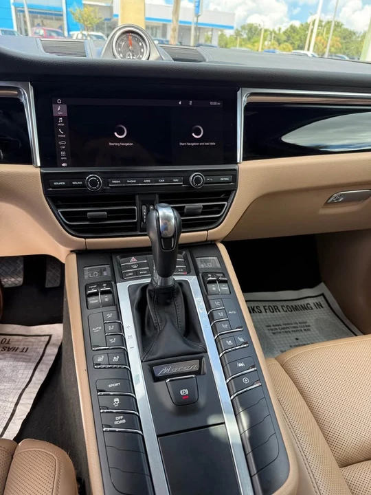 2020 Porsche Macan - Image 10 of 15