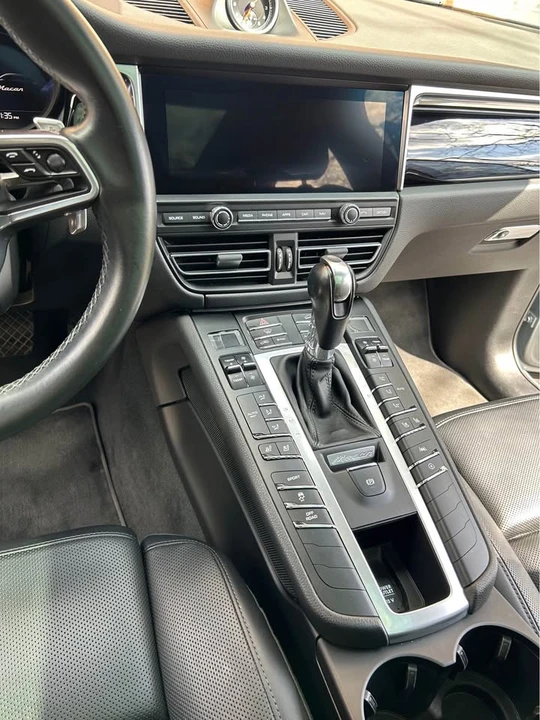 2020 Porsche Macan - Image 15 of 20