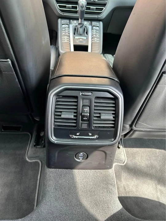 2020 Porsche Macan - Image 9 of 20