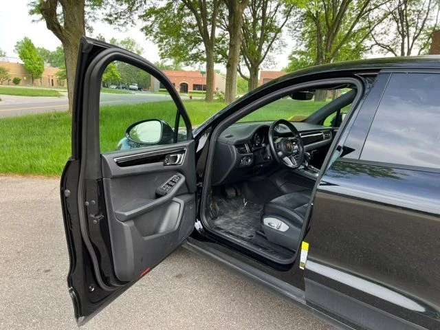 2020 Porsche Macan - Image 13 of 21