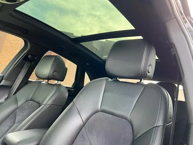 2020 Porsche Macan - Image 16 of 21