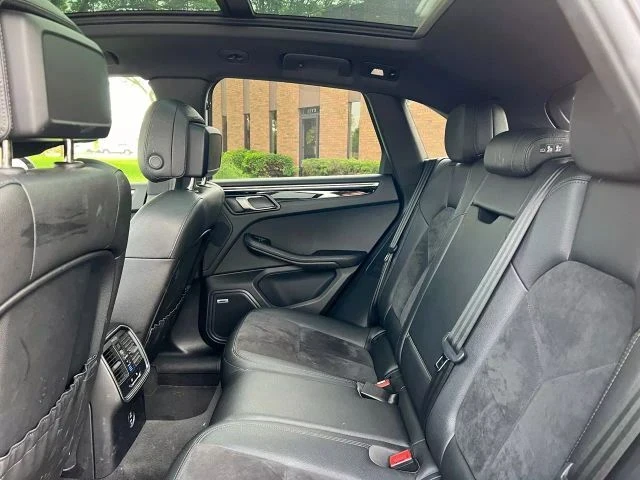 2020 Porsche Macan - Image 17 of 21