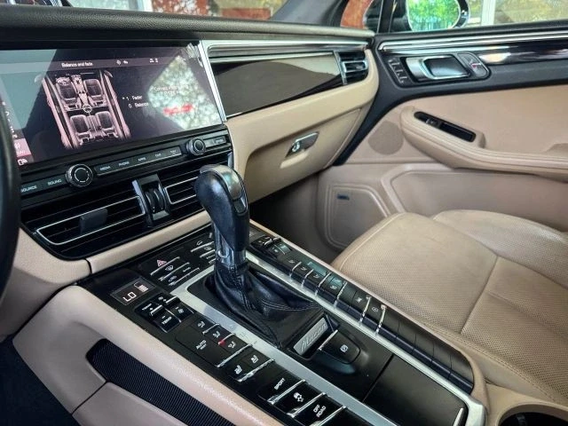 2020 Porsche Macan - Image 20 of 21