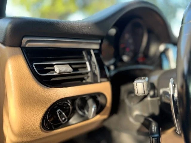 2020 Porsche Macan - Image 14 of 21