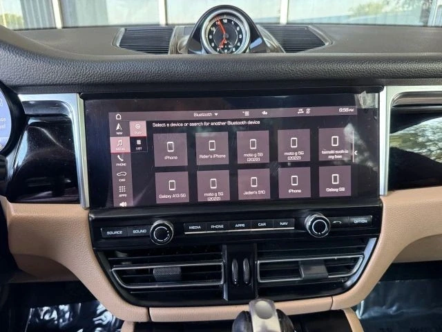 2020 Porsche Macan - Image 16 of 21