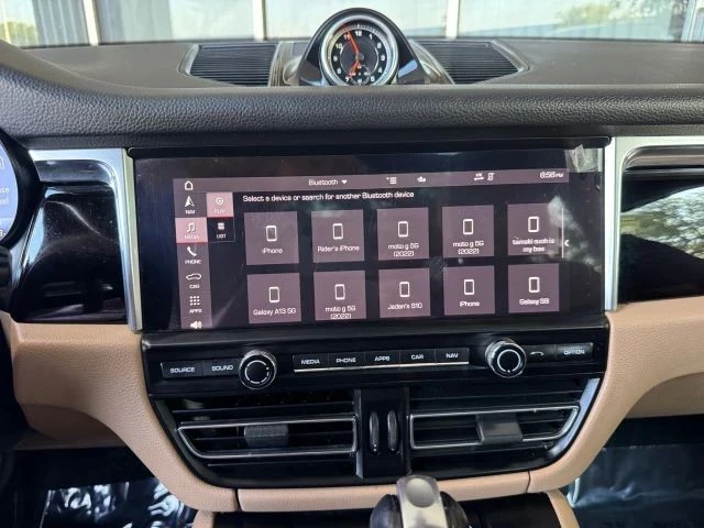 2020 Porsche Macan - Image 16 of 21