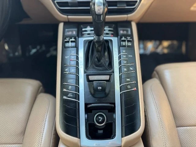 2020 Porsche Macan - Image 15 of 21