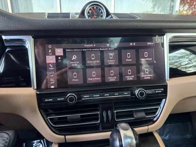2020 Porsche Macan - Image 18 of 21