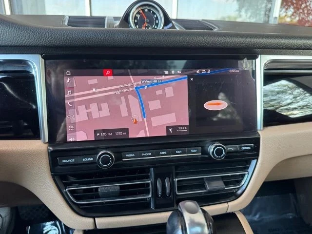 2020 Porsche Macan - Image 19 of 21