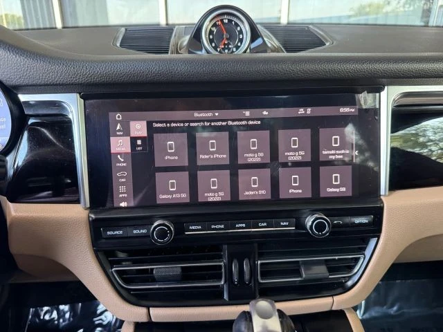 2020 Porsche Macan - Image 16 of 21