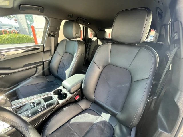 2020 Porsche Macan - Image 18 of 21