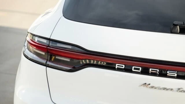 2020 Porsche Macan Turbo - Image 13 of 31