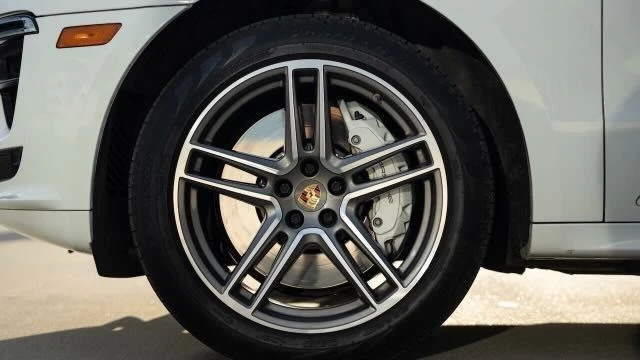 2020 Porsche Macan Turbo - Image 16 of 31