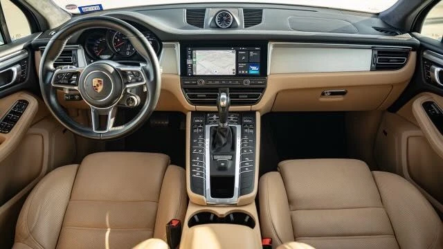 2020 Porsche Macan Turbo - Image 25 of 31