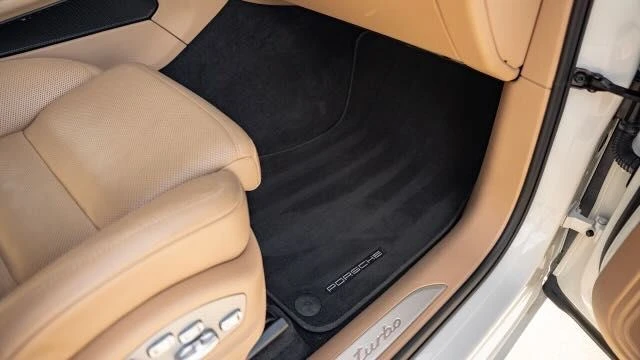 2020 Porsche Macan Turbo - Image 28 of 31
