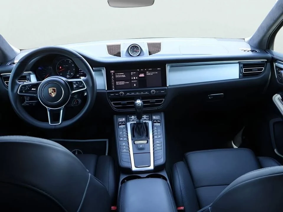 2020 Porsche Macan Turbo - Image 18 of 20