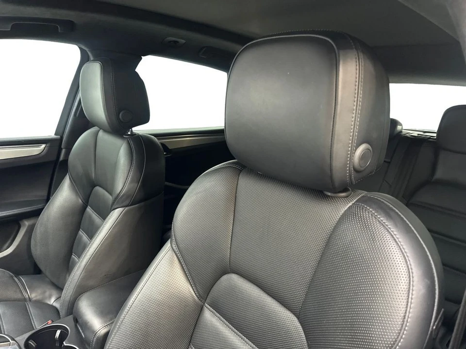 2020 Porsche Macan Turbo - Image 26 of 31