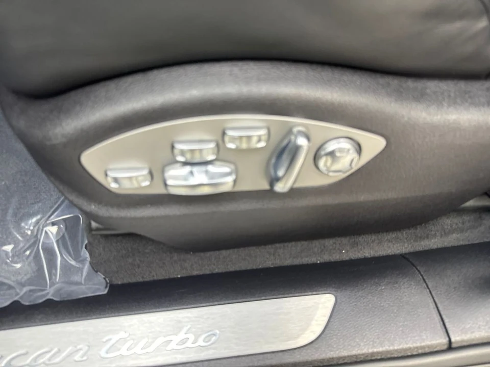 2020 Porsche Macan Turbo - Image 28 of 31