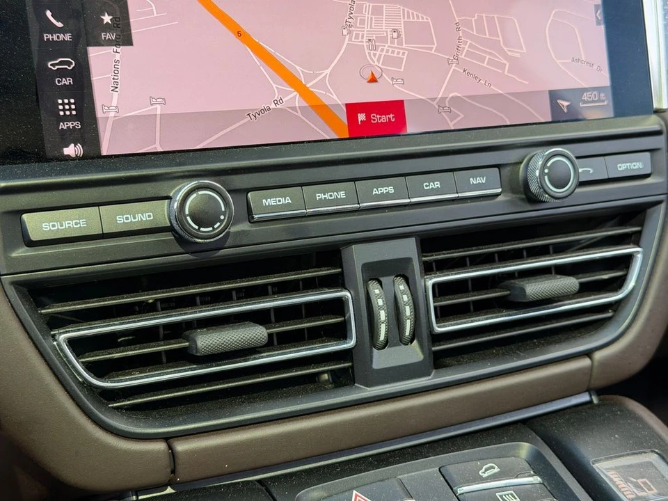 2020 Porsche Macan Turbo - Image 29 of 31
