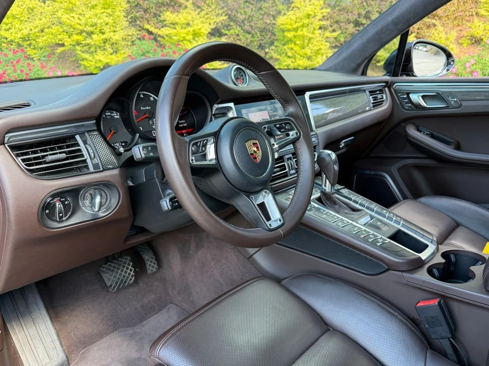2020 Porsche Macan Turbo - Image 18 of 31