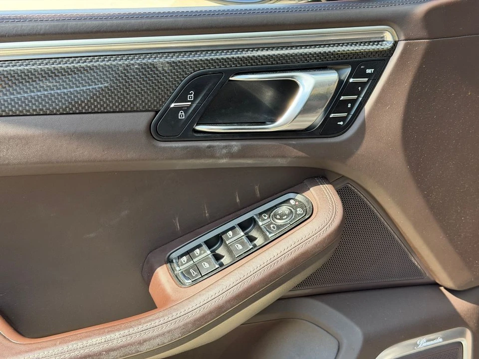 2020 Porsche Macan Turbo - Image 17 of 31