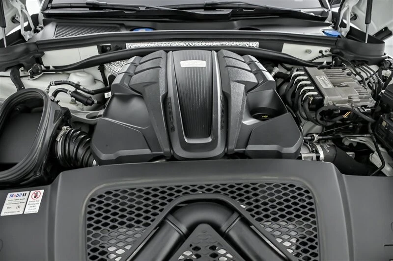 2020 Porsche Macan Turbo - Image 17 of 21