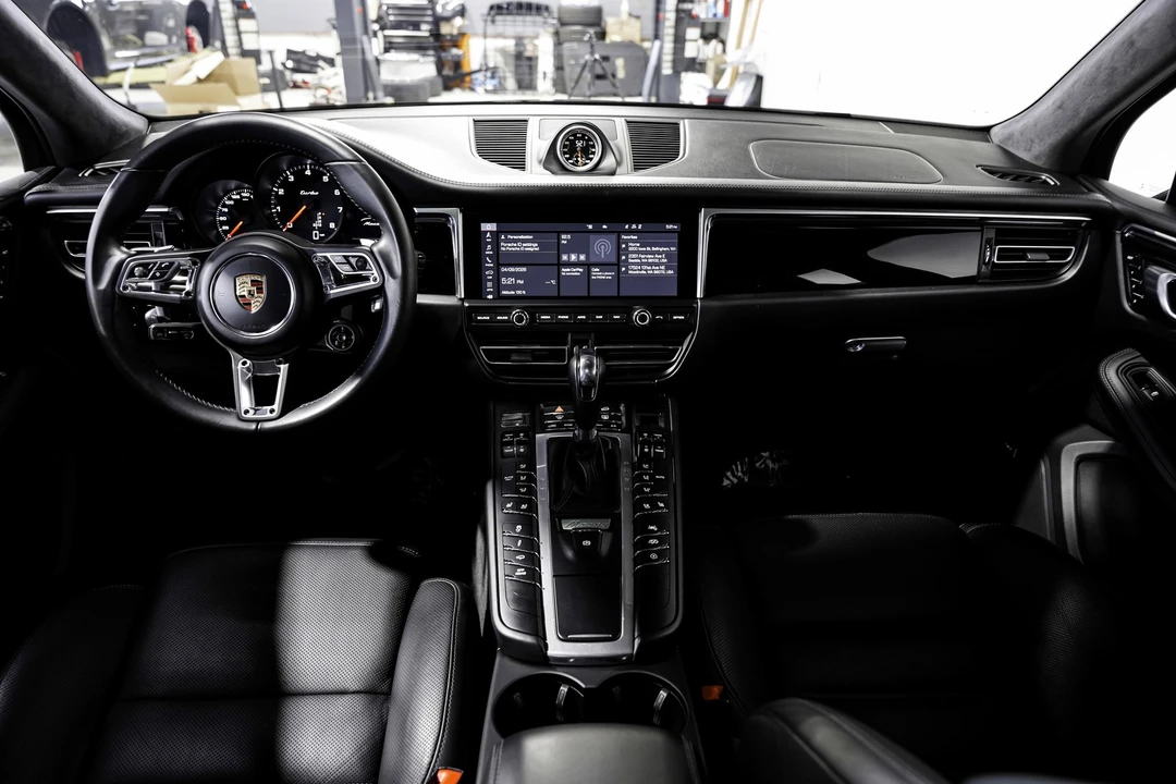 2020 Porsche Macan Turbo - Image 16 of 21