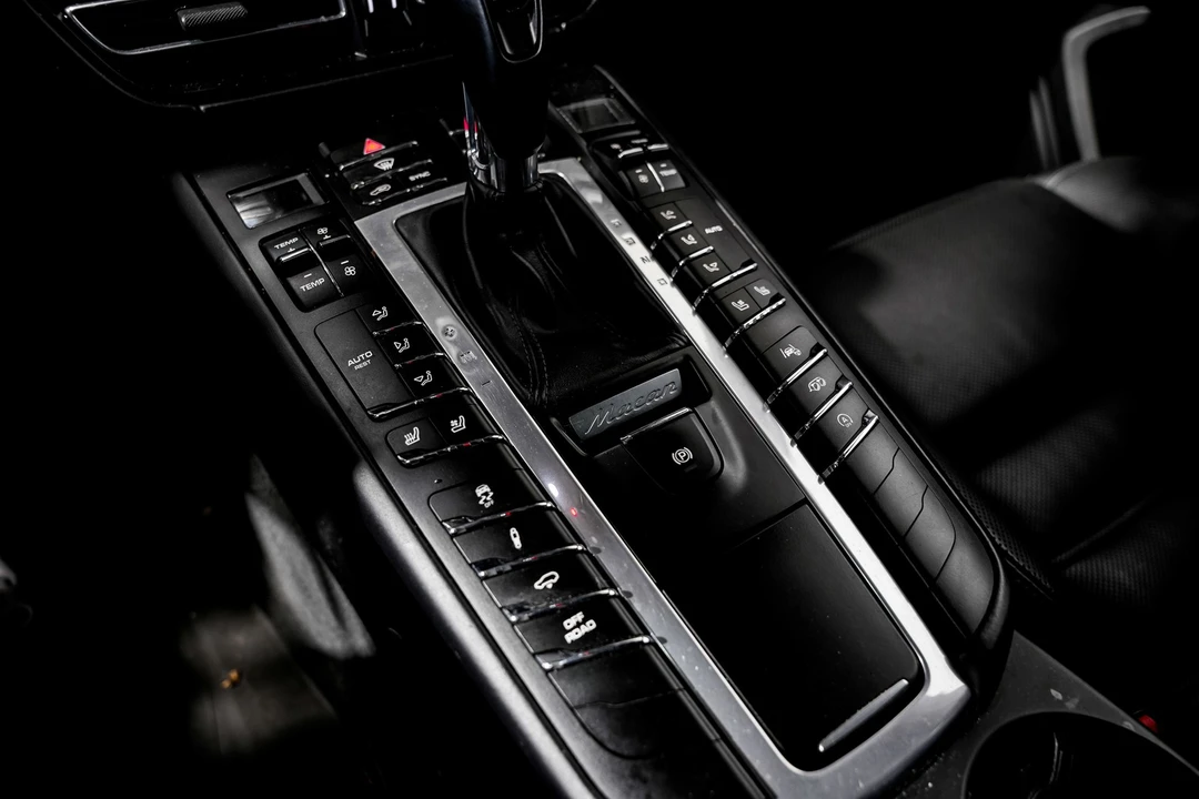 2020 Porsche Macan Turbo - Image 10 of 16