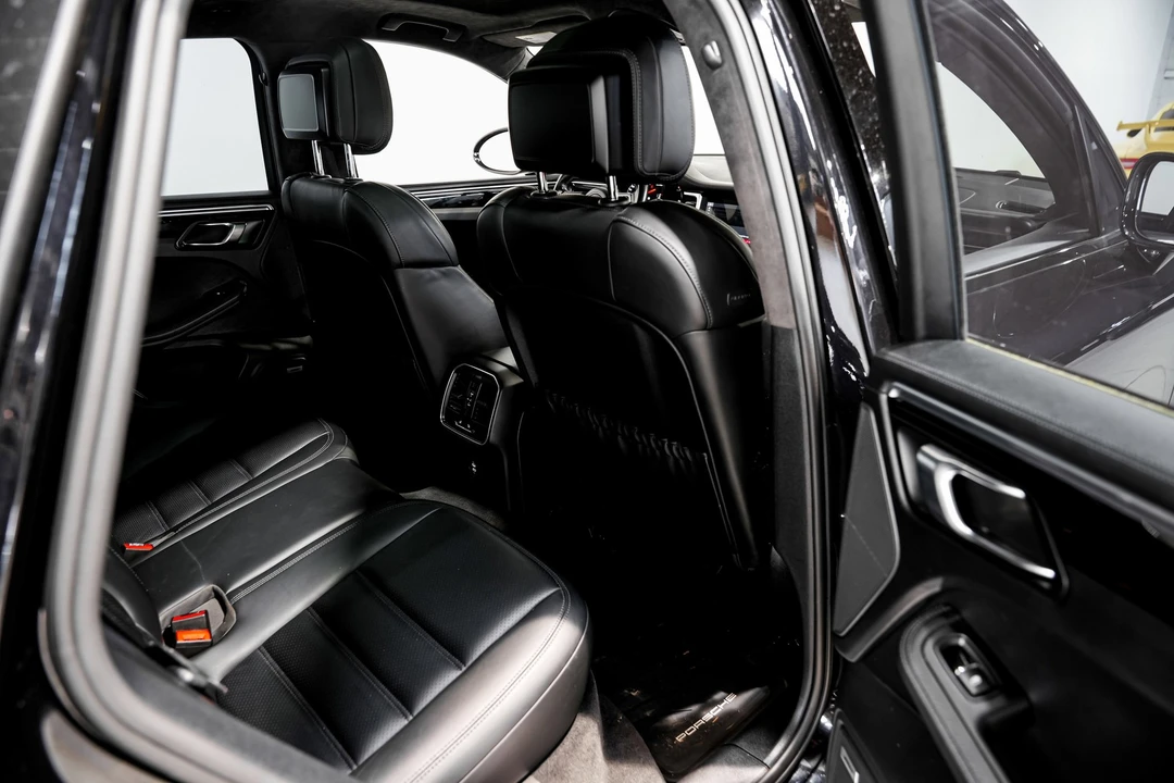 2020 Porsche Macan Turbo - Image 15 of 16