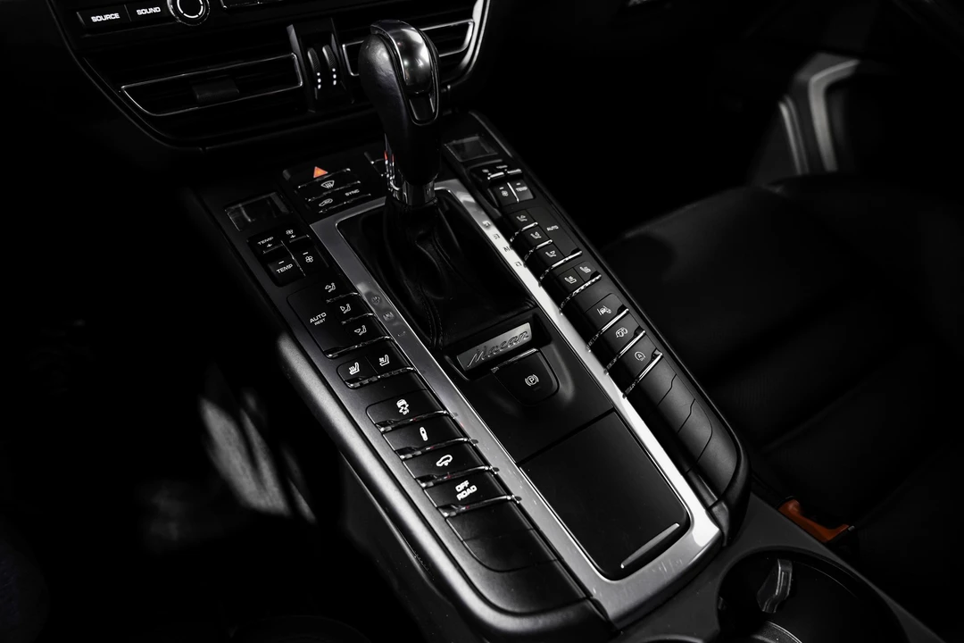 2020 Porsche Macan Turbo - Image 14 of 21