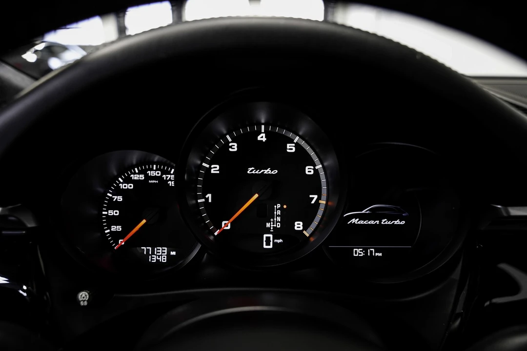 2020 Porsche Macan Turbo - Image 11 of 21