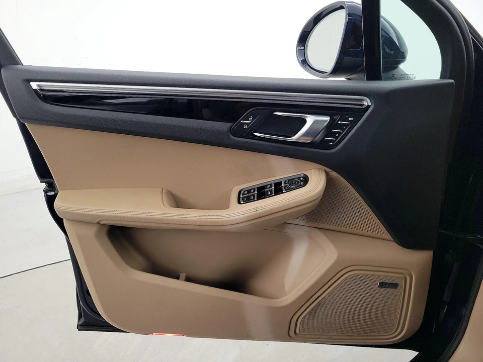 2020 Porsche Macan - Image 13 of 29