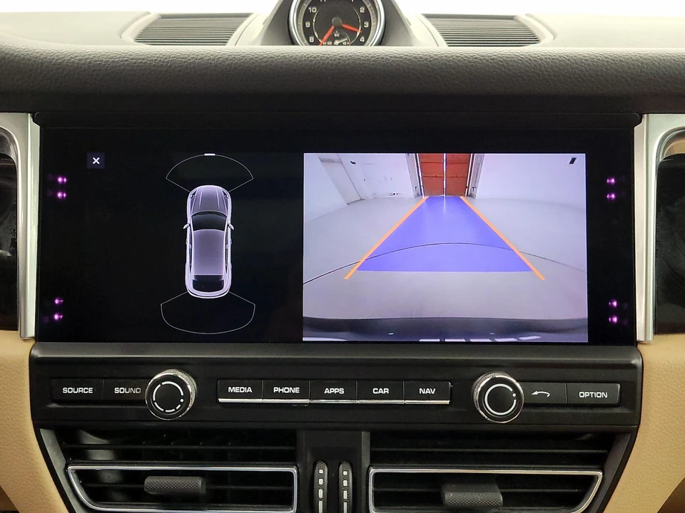 2020 Porsche Macan - Image 16 of 29